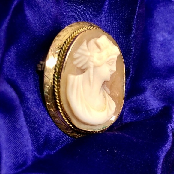 CAMEO brooch pendant, antique, blush pink, gold colored etched edges, and ivory - Picture 9 of 11